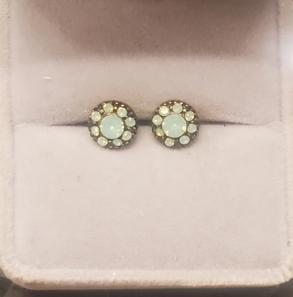 Pair of Austrian Crystal White Opal Daisy Flower Stud Earrings Vintage Milky - Picture 3 of 4